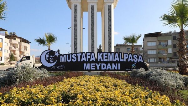 Turgutlu Belediyesi, Ergenekon Mahallesi Fatih Caddesi üzerinde bulunan Mustafa Kemal Paşa Meydanı’ndaki tabelayı yeniledi. - Sputnik Türkiye