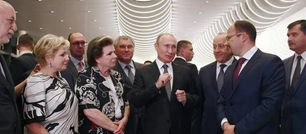 Vladimir Putin, Yuri Gagarin Havalimanı açılışında - Sputnik Türkiye