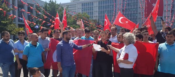 İşten çıkarılan işçiler İBB binası önünde eylem yaptı - Sputnik Türkiye