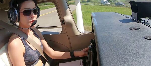 Tayland Kralı’nın resmi ‘metresinin’, yayınlandığı internet sitesinin çökmesine yol açan fotoğrafları - Sputnik Türkiye