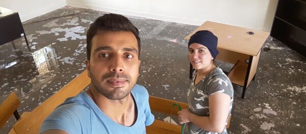 Okulu eşiyle birlikte temizleyen öğretmen - Sputnik Türkiye