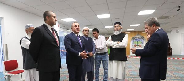 Çavuşoğlu, Norveç'te saldırıya uğrayan camiyi ziyaret etti - Sputnik Türkiye