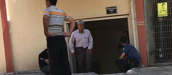 Komşusunu şikayet etmek için jandarmaya gitti, ifade verirken kalp krizi geçirip öldü - Sputnik Türkiye