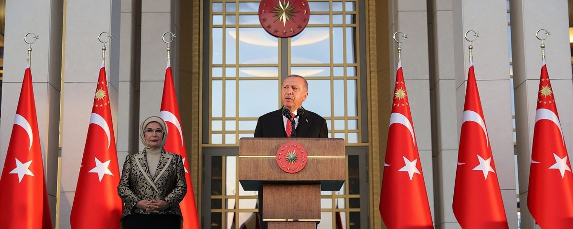 Cumhurbaşkanı Recep Tayyip Erdoğan, 30 Ağustos Zafer Bayramı dolayısıyla Cumhurbaşkanlığı Külliyesi’nde verilen resepsiyonda konuştu. - Sputnik Türkiye, 1920, 30.08.2026
