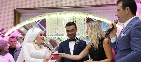 Ekrem İmamoğlu düğünde - Sputnik Türkiye