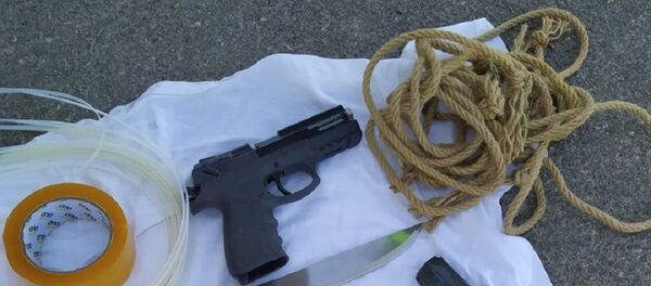 Karısını öldüreceği ihbar edilen zanlı tabanca, bıçak ve kelepçeyle yakalandı - Sputnik Türkiye