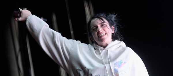 ABD'li 17 yaşındaki şarkıcı Billie Eilish - Sputnik Türkiye