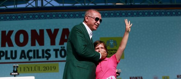 Türkiye Cumhurbaşkanı Recep Tayyip Erdoğan, Konya'daki Mevlana Meydanı'nda düzenlenen Toplu Açılış Töreni'ne katılarak konuşma yaptı. - Sputnik Türkiye