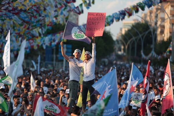 1 Eylül mitinginde konuşan Temelli: Hazır olun sandık geliyor - Sputnik Türkiye