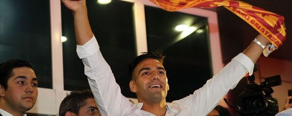 Galatasaray'ın transferi için görüşmelere başlandığını duyurduğu Kolombiyalı futbolcu Radamel Falcao, İstanbul'a geldi. - Sputnik Türkiye