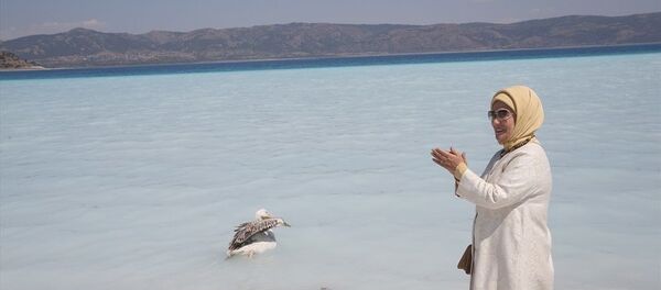 Emine Erdoğan Salda Gölü'nü gezdi Emine Erdoğan Salda Gölü'nü gezdi - Sputnik Türkiye