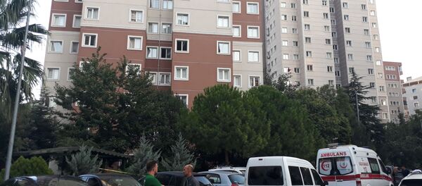 Zeytinburnu'nda bir binanın 17’nci katından düşen 2 yaşındaki kız hayatını kaybetti - Sputnik Türkiye