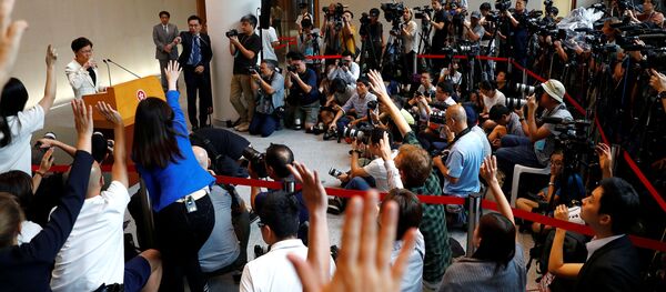  Carrie Lam basın toplantısında - Sputnik Türkiye