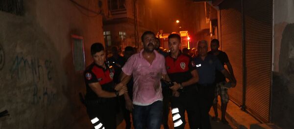 İçinde eski eşi ve çocuğu bulunan evi ateşe verdi - Sputnik Türkiye