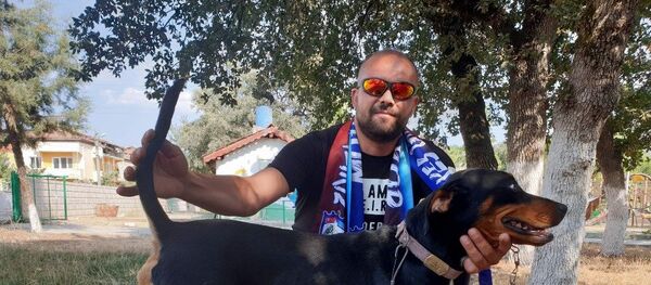  Orhaneli ilçesinde bir futbolcu, Kütahya’da amatör kümede mücadele eden Muratlıspor’a av köpeği karşılığında transfer oldu.  - Sputnik Türkiye