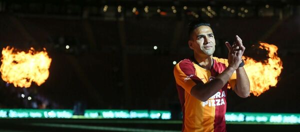 Galatasaray Kulübü, yeni transferleri için Türk Telekom Stadı'nda imza töreni düzenledi. Törene yeni transfer Radamel Falcao da katıldı. - Sputnik Türkiye
