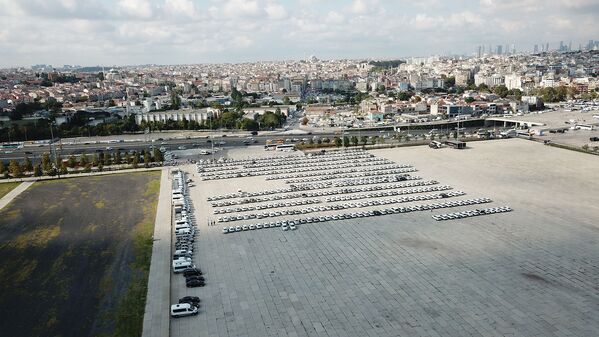 İBB’ye ait yüzlerce araç gece yarısı Yenikapı’ya getirildi - Sputnik Türkiye