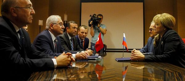 YSK Başkanı Sadi Güven ve Rusya Merkez Seçim Komisyonu Başkanı Ella Pamfilova “Türkiye Cumhuriyeti Yüksek Seçim Kurulu ile Rusya Federasyonu Merkez Seçim Komisyonu arasında karşılıklı iş birliğini geliştirmeye yönelik ortak protokolü imzaladı. - Sputnik Türkiye