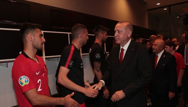 Erdoğan, A Milli Futbol Takımı'nı tebrik etti - Sputnik Türkiye