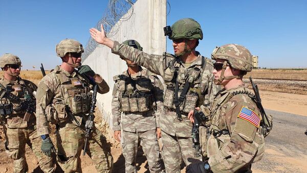 Turkish and U.S. soldiers meet on the Turkish-Syrian border for a joint U.S.-Turkey patrol, near the Turkish town of Akcakale - Sputnik Türkiye