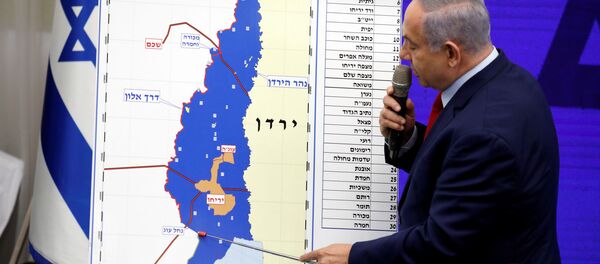 Benyamin Netanyahu'nun yeniden başbakan seçilirse Batı Şeria'yı ilhak edeceğini açıkladığı basın toplantısı, İsrail kanallarında canlı yayımlandı. - Sputnik Türkiye