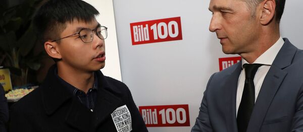 Bild 100 yaz partisinde Joshua Wong ile Heiko Maas arasındaki ayaküstü görüşme gayriresmi nitelikteydi. - Sputnik Türkiye