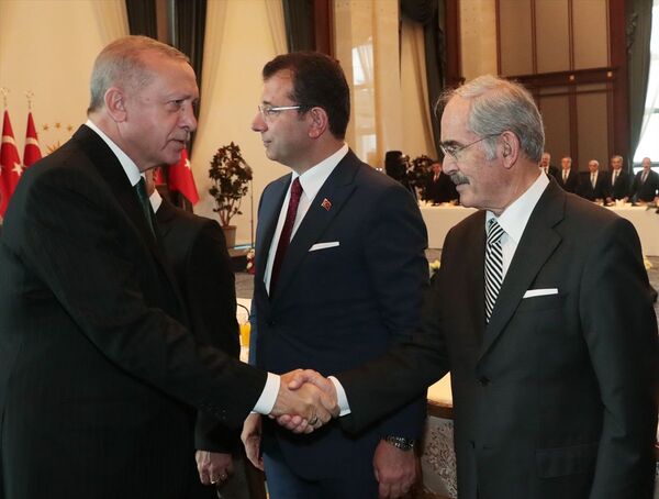 Erdoğan büyükşehir belediye başkanlarıyla buluştu: Biz İBB'ye geldiğimizde ne personelle ne araçlarla uğraştık - Sputnik Türkiye