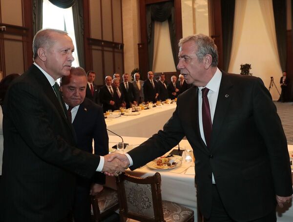 Erdoğan büyükşehir belediye başkanlarıyla buluştu: Biz İBB'ye geldiğimizde ne personelle ne araçlarla uğraştık - Sputnik Türkiye