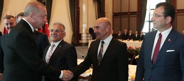 Erdoğan ve İzmir Büyükşehir Belediye Başkanı Tunç Soyer... - Sputnik Türkiye