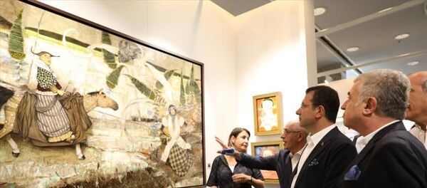 İstanbul Büyükşehir Belediye Başkanı Ekrem İmamoğlu, İstanbul Kongre Merkezi'nde bu yıl 14'üncüsü düzenlenen Contemporary Istanbul sergisini gezdi. - Sputnik Türkiye