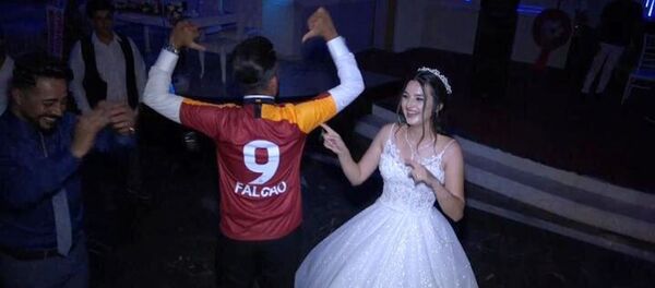 Falcao formalı damat - Sputnik Türkiye