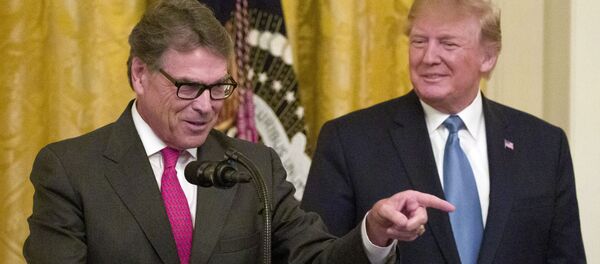 ABD Enerji Bakanı Rick Perry ve ABD Başkanı Donald Trump - Sputnik Türkiye