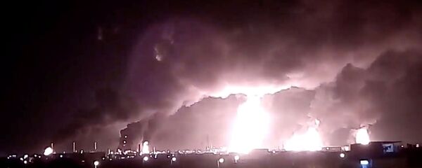 Suudi Arabistan'da petrol tesislerine drone ile saldırı - Sputnik Türkiye