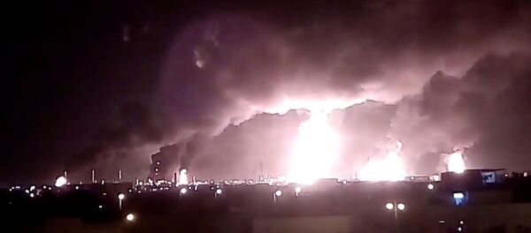 Suudi Arabistan'da petrol tesislerine drone ile saldırı Suudi Arabistan'da petrol tesislerine drone ile saldırı - Sputnik Türkiye