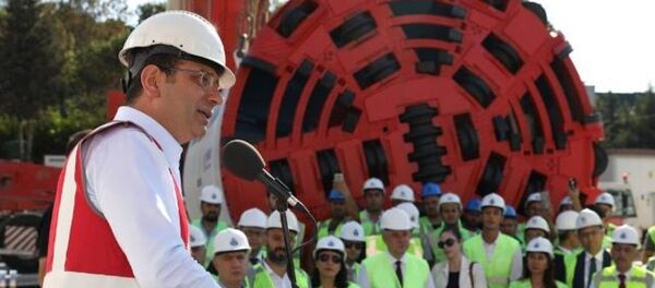 Ayvalıdere Yağmur Suyu Tüneli TBM (Tünel Açma Makinesi) İndirme Töreni’ne katılan İBB Başkanı Ekrem İmamoğlu - Sputnik Türkiye