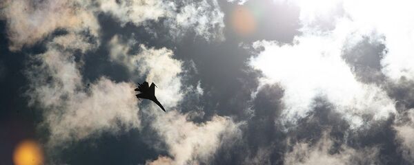 Rus yapımı Su-35 savaş uçağı İstanbul’da gösteri uçuşu - Sputnik Türkiye