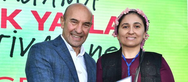 İzmir Büyükşehir Belediye Başkanı Tunç Soyer, Bergama Kozak Yaylası Festivali’ne katıldı. - Sputnik Türkiye