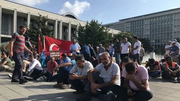 İstanbul Büyükşehir Belediyesi (İBB) önündeki eylem - Sputnik Türkiye