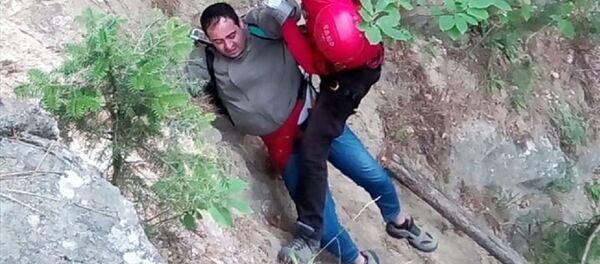 Tansiyonu yükselince Uludağ'da mahsur kalan kişi jandarma tarafından kurtarıldı Tansiyonu yükselince Uludağ'da mahsur kalan kişi jandarma tarafından kurtarıldı - Sputnik Türkiye