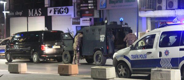 İstanbul'da AVM'ye kalaşnikoflu saldırı - Sputnik Türkiye