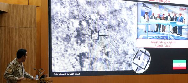 Yemen'e saldıran Suudi Arabistan liderliğindeki koalisyonun sözcüsü Albay Turki el Maliki, Aramco saldırılarıyla ilgili basın toplantısı düzenleyip İran'ı sorumlu tuttu. Yemen'e saldıran Suudi Arabistan liderliğindeki koalisyonun sözcüsü Albay Turki el Maliki, Aramco saldırılarıyla ilgili basın toplantısı düzenleyip İran'ı sorumlu tuttu. - Sputnik Türkiye
