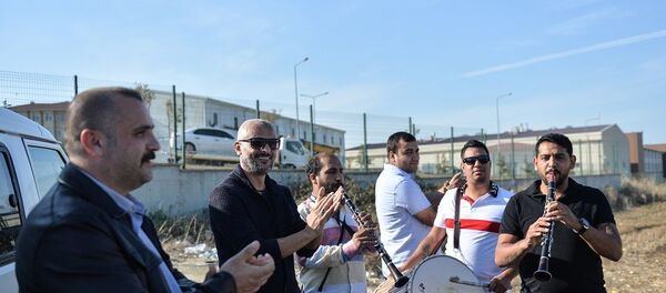 BBP Bolu eski İl Başkanı Mahmut Alan, Adnan Oktar davası, davul zurna - Sputnik Türkiye