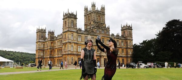 Downton Abbey dizisinin çekildiği Highclere Kalesi - Sputnik Türkiye