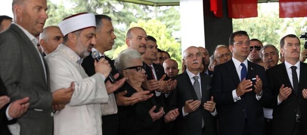 İmamoğlu, Menderes için düzenlenen törende - Sputnik Türkiye
