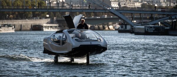 'Uçan' taksi Fransa'da Seine Nehri'nde test edildi - Sputnik Türkiye