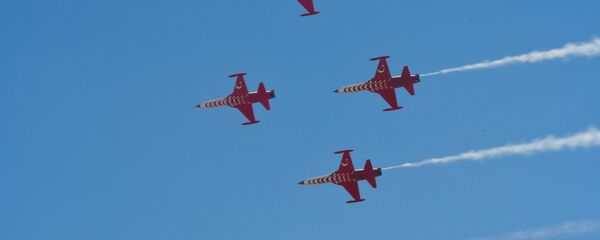 SoloTürk ve Türk Yıldızları TEKNOFEST 2019'da yaptığı uçuş gösterisiden kareler - Sputnik Türkiye