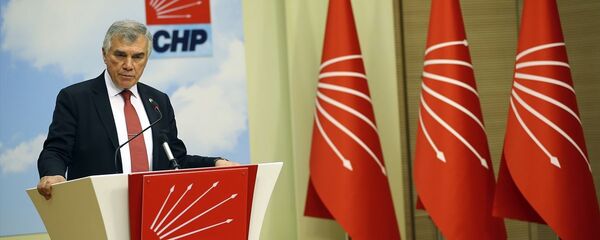 Cumhuriyet Halk Partisi (CHP) Genel Başkan Yardımcısı Ünal Çeviköz, parti genel merkezinde basın mensuplarına açıklamalarda bulundu. - Sputnik Türkiye