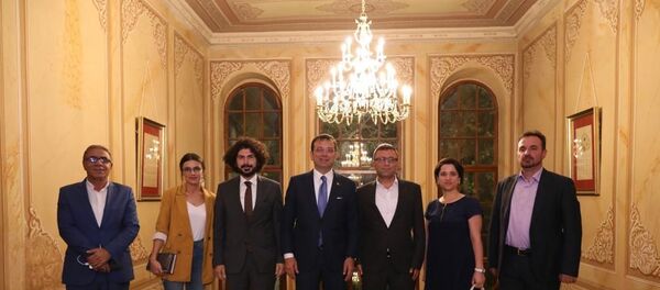 Hakkı Savunanlar Platformu başkanı ve bazı yöneticileri, İstanbul Büyükşehir Belediyesi Başkanı (İBB) Ekrem İmamoğlu ile bir araya geldi. - Sputnik Türkiye