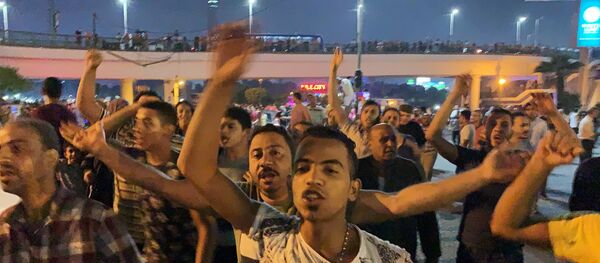 Small groups of protesters gather in central Cairo shouting anti-government slogans in Cairo, Egypt September 20, 2019.     REUTERS/Amr Abdallah Dalsh - Sputnik Türkiye
