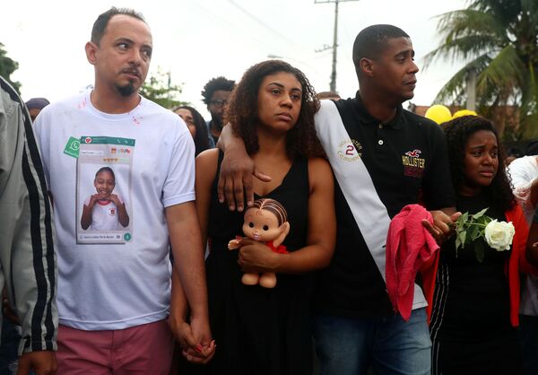 Polis şiddeti: Brezilya'da 8 yaşındaki kızın ölümü protestolara neden oldu - Sputnik Türkiye